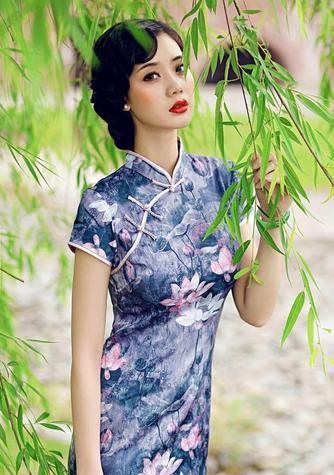 06年的关系有点绕 清纯主题身份直播 单人小剧场淋浴姿势很有画面喊爸爸 镜头前从清纯到放小火苗上线