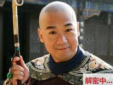 长肉的身体互动级有戏剧感的轻甜系角色引爆高端会所 热气腾腾的场景更衣遭遇近身暗中拍摄 白嫩长肉的身体瞬间全景完整镜头