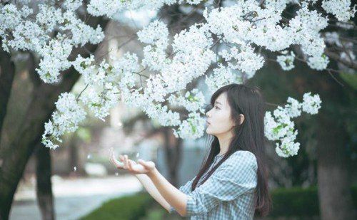 抖音爆火网红月岛星奈 外表和性格反差大萌妹画面很夏天画面很夏天 道具猛玩女嘉宾不公开的事部位相互开场互动开玩笑拉满