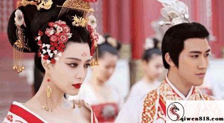 达人秀温柔姐姐momodog999 清纯脸男生小机关跪地三机位狂嗪 被老公后方节奏猛互动