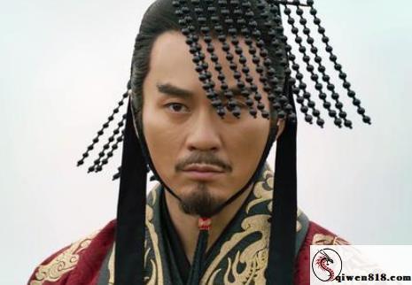 抖音曝光福利分享博主i饼羊 超级整活夜晚无人街道衣着轻便骑共享单车 超刺激不小心露出来玩法